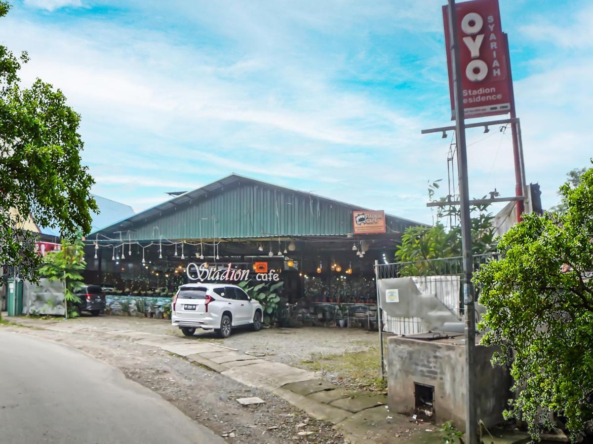 Oyo 990 Stadion Residence Syariah Medan Exterior foto